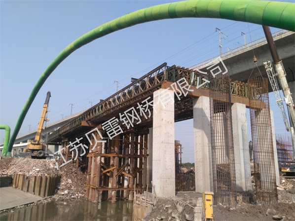 貝雷橋吊點(diǎn)在進(jìn)行吊裝的時候需要注意什么